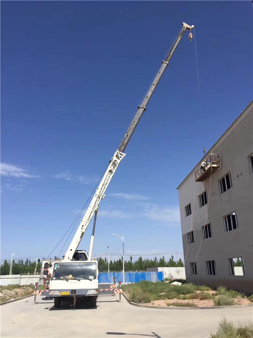 五大连池市“轻装强干”—— 吊车的 “轻量化臂架” 技术